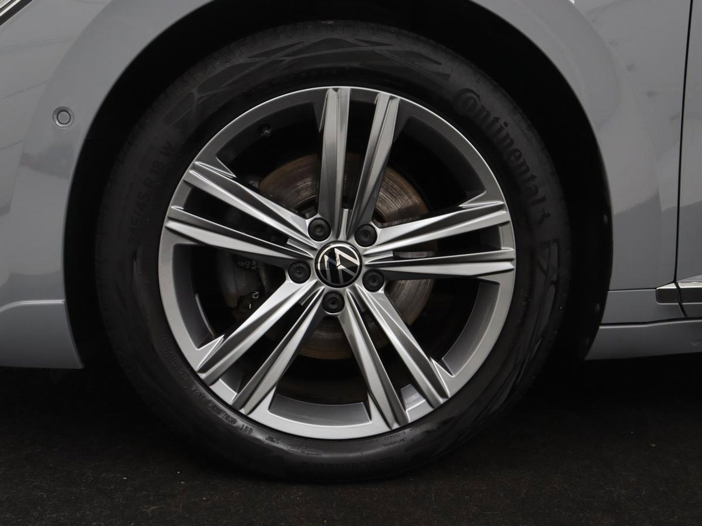 Volkswagen Arteon 1.4 TSI eHybrid R-Line Business+ | SOH 90,1% | Leder | Adaptive cruise | Trekhaak | Dodehoek detectie | Stuur/stoel verwarming | Park assist | Carplay | Full LED