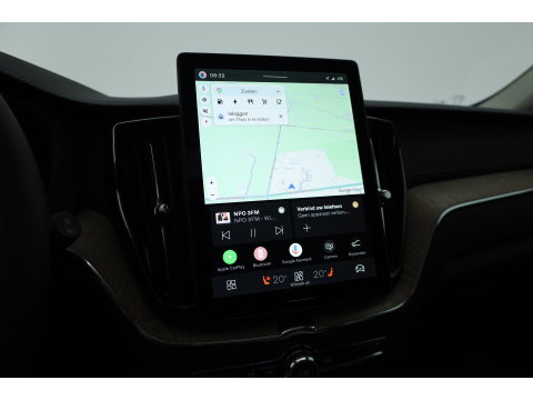 Volvo XC60 2.0 T8 Plug-in hybrid AWD Ultra Dark Head-up | Pano-dak | 360 camera | H&K Audio | 21 inch | Stoel + stuurverw. |