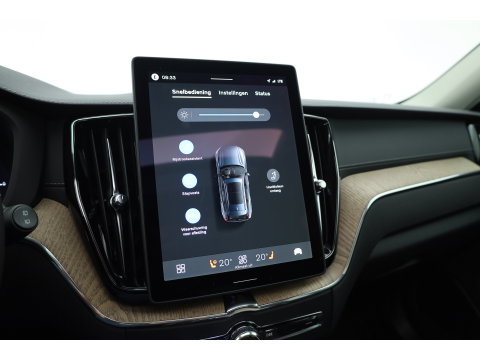 Volvo XC60 2.0 T8 Plug-in hybrid AWD Ultra Dark Head-up | Pano-dak | 360 camera | H&K Audio | 21 inch | Stoel + stuurverw. |