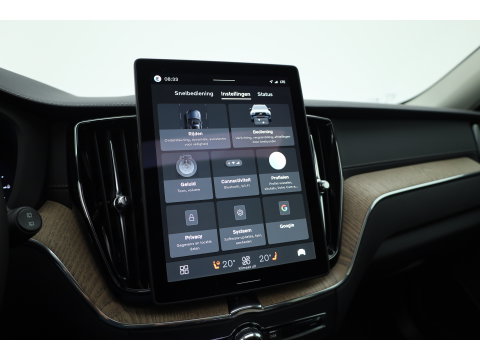 Volvo XC60 2.0 T8 Plug-in hybrid AWD Ultra Dark Head-up | Pano-dak | 360 camera | H&K Audio | 21 inch | Stoel + stuurverw. |
