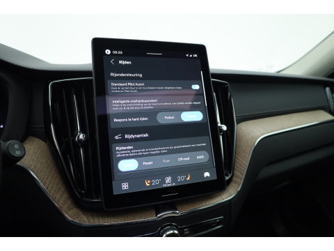 Volvo XC60 2.0 T8 Plug-in hybrid AWD Ultra Dark Head-up | Pano-dak | 360 camera | H&K Audio | 21 inch | Stoel + stuurverw. |