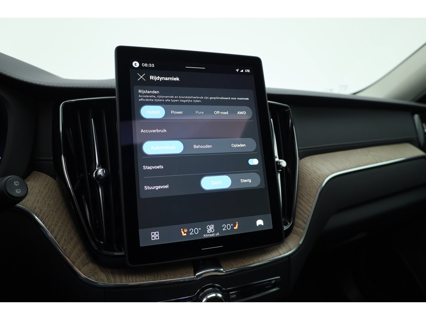 Volvo XC60 2.0 T8 Plug-in hybrid AWD Ultra Dark Head-up | Pano-dak | 360 camera | H&K Audio | 21 inch | Stoel + stuurverw. |