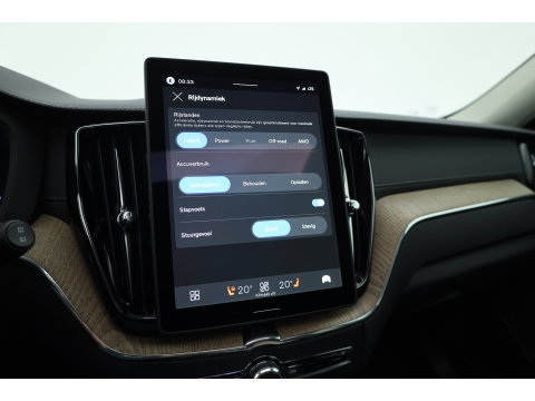 Volvo XC60 2.0 T8 Plug-in hybrid AWD Ultra Dark Head-up | Pano-dak | 360 camera | H&K Audio | 21 inch | Stoel + stuurverw. |
