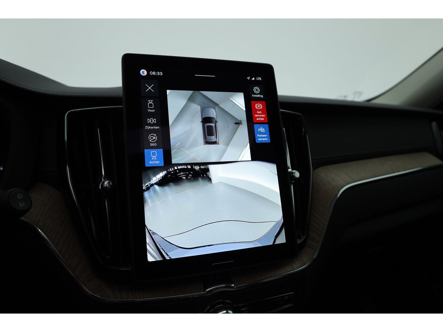 Volvo XC60 2.0 T8 Plug-in hybrid AWD Ultra Dark Head-up | Pano-dak | 360 camera | H&K Audio | 21 inch | Stoel + stuurverw. |