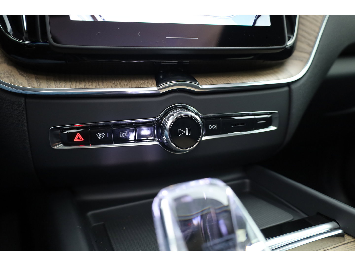 Volvo XC60 2.0 T8 Plug-in hybrid AWD Ultra Dark Head-up | Pano-dak | 360 camera | H&K Audio | 21 inch | Stoel + stuurverw. |