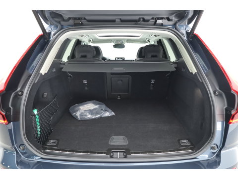 Volvo XC60 2.0 T8 Plug-in hybrid AWD Ultra Dark Head-up | Pano-dak | 360 camera | H&K Audio | 21 inch | Stoel + stuurverw. |
