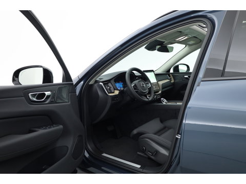 Volvo XC60 2.0 T8 Plug-in hybrid AWD Ultra Dark Head-up | Pano-dak | 360 camera | H&K Audio | 21 inch | Stoel + stuurverw. |