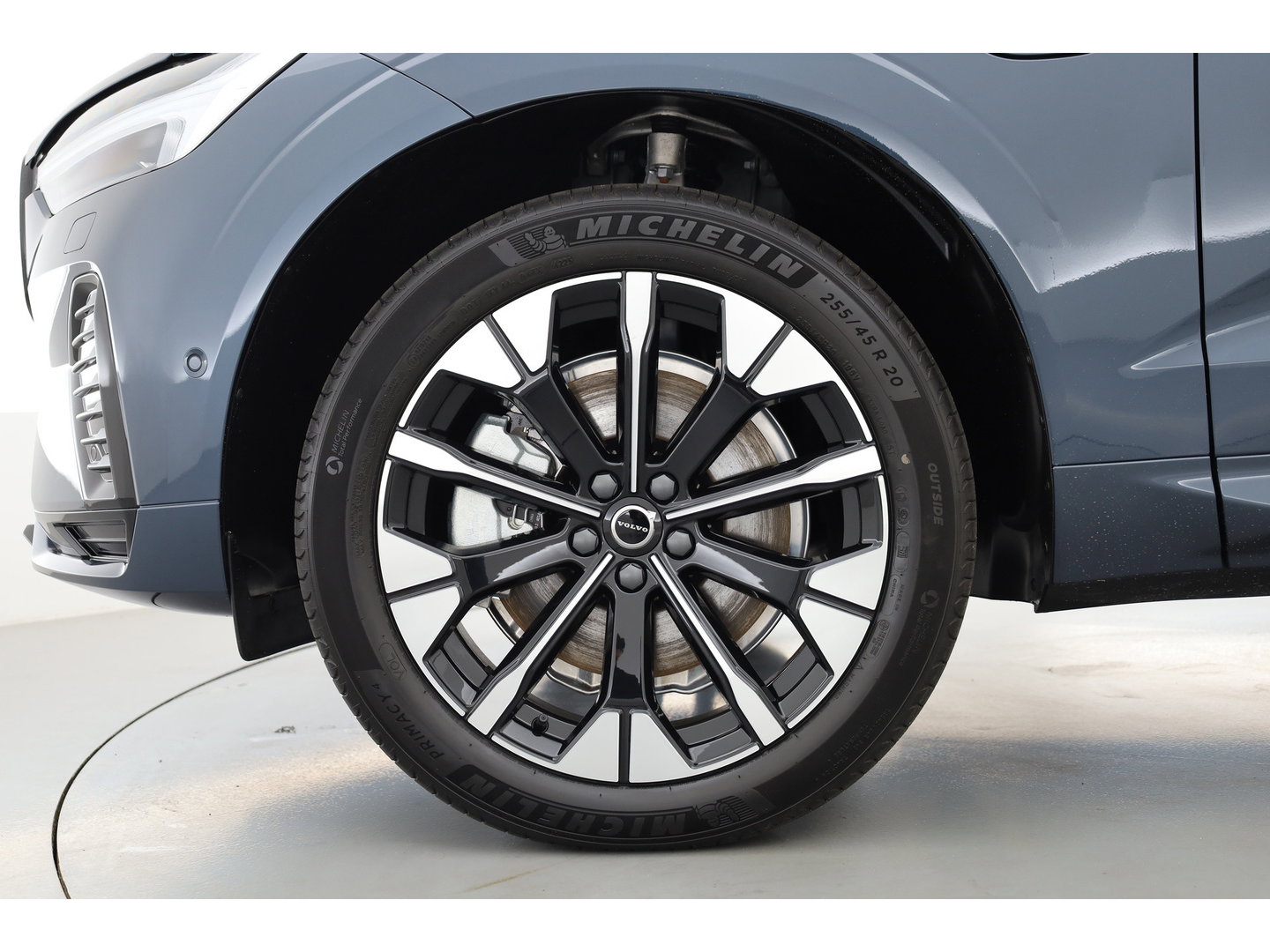 Volvo XC60 2.0 T8 Plug-in hybrid AWD Ultra Dark Head-up | Pano-dak | 360 camera | H&K Audio | 21 inch | Stoel + stuurverw. |