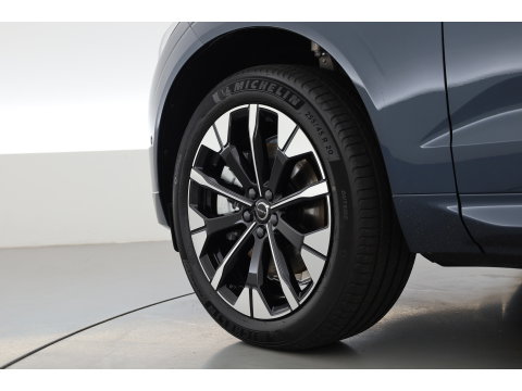Volvo XC60 2.0 T8 Plug-in hybrid AWD Ultra Dark Head-up | Pano-dak | 360 camera | H&K Audio | 21 inch | Stoel + stuurverw. |
