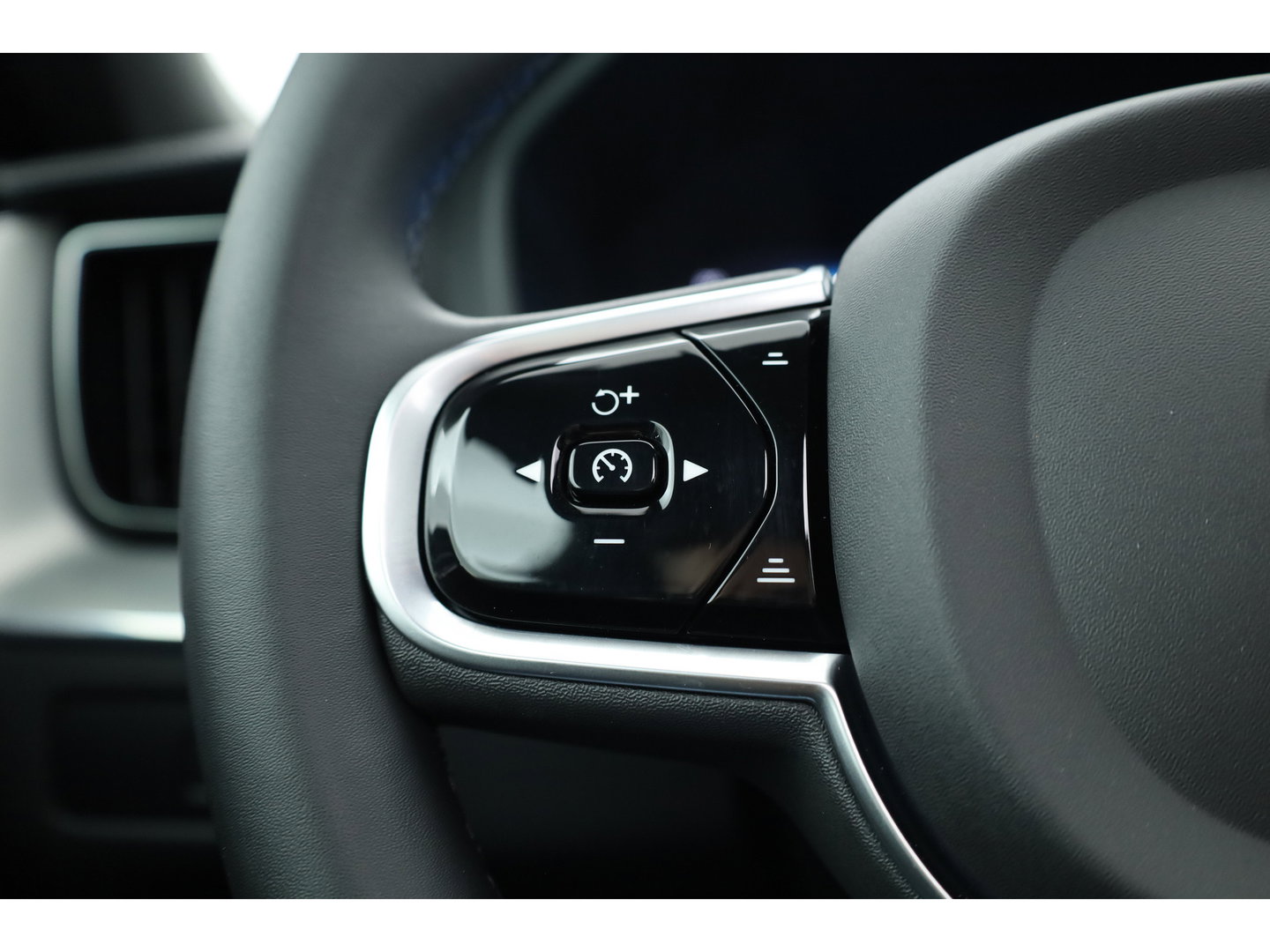 Volvo XC60 2.0 T8 Plug-in hybrid AWD Ultimate Dark | Bowers & Wilkins | 360 camera |  Head-up | Stoel + stuurverw. |
