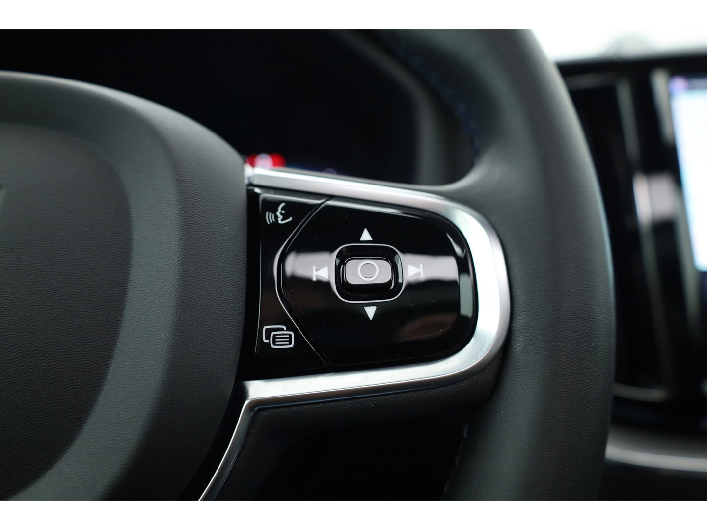Volvo XC60 2.0 T8 Plug-in hybrid AWD Ultimate Dark | Bowers & Wilkins | 360 camera |  Head-up | Stoel + stuurverw. |