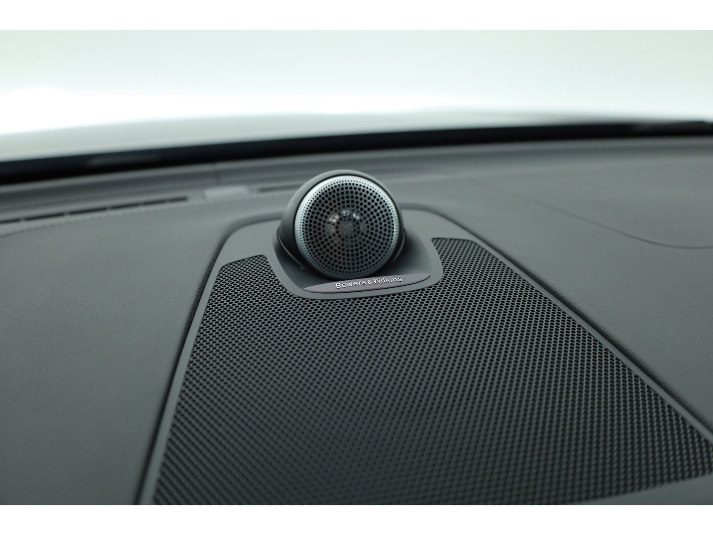 Volvo XC60 2.0 T8 Plug-in hybrid AWD Ultimate Dark | Bowers & Wilkins | 360 camera |  Head-up | Stoel + stuurverw. |