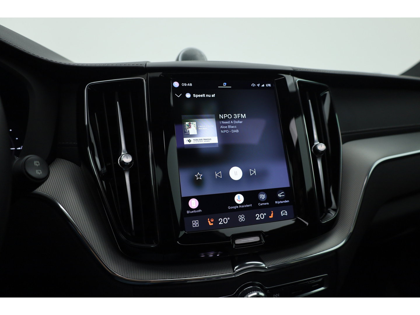 Volvo XC60 2.0 T8 Plug-in hybrid AWD Ultimate Dark | Bowers & Wilkins | 360 camera |  Head-up | Stoel + stuurverw. |