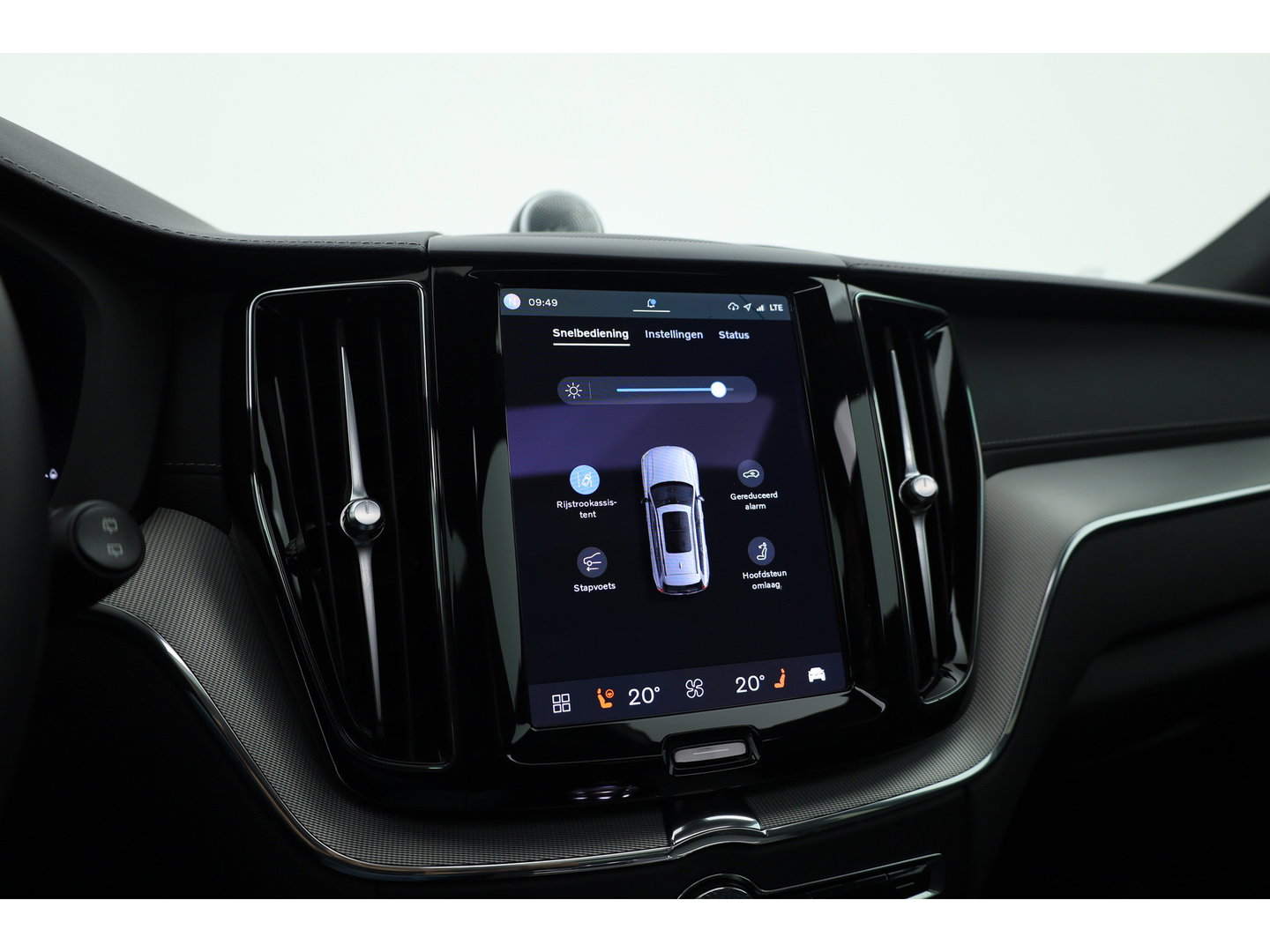 Volvo XC60 2.0 T8 Plug-in hybrid AWD Ultimate Dark | Bowers & Wilkins | 360 camera |  Head-up | Stoel + stuurverw. |
