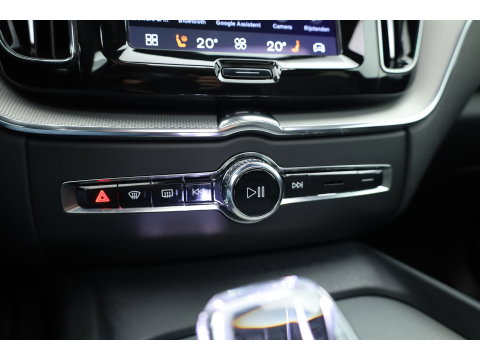 Volvo XC60 2.0 T8 Plug-in hybrid AWD Ultimate Dark | Bowers & Wilkins | 360 camera |  Head-up | Stoel + stuurverw. |
