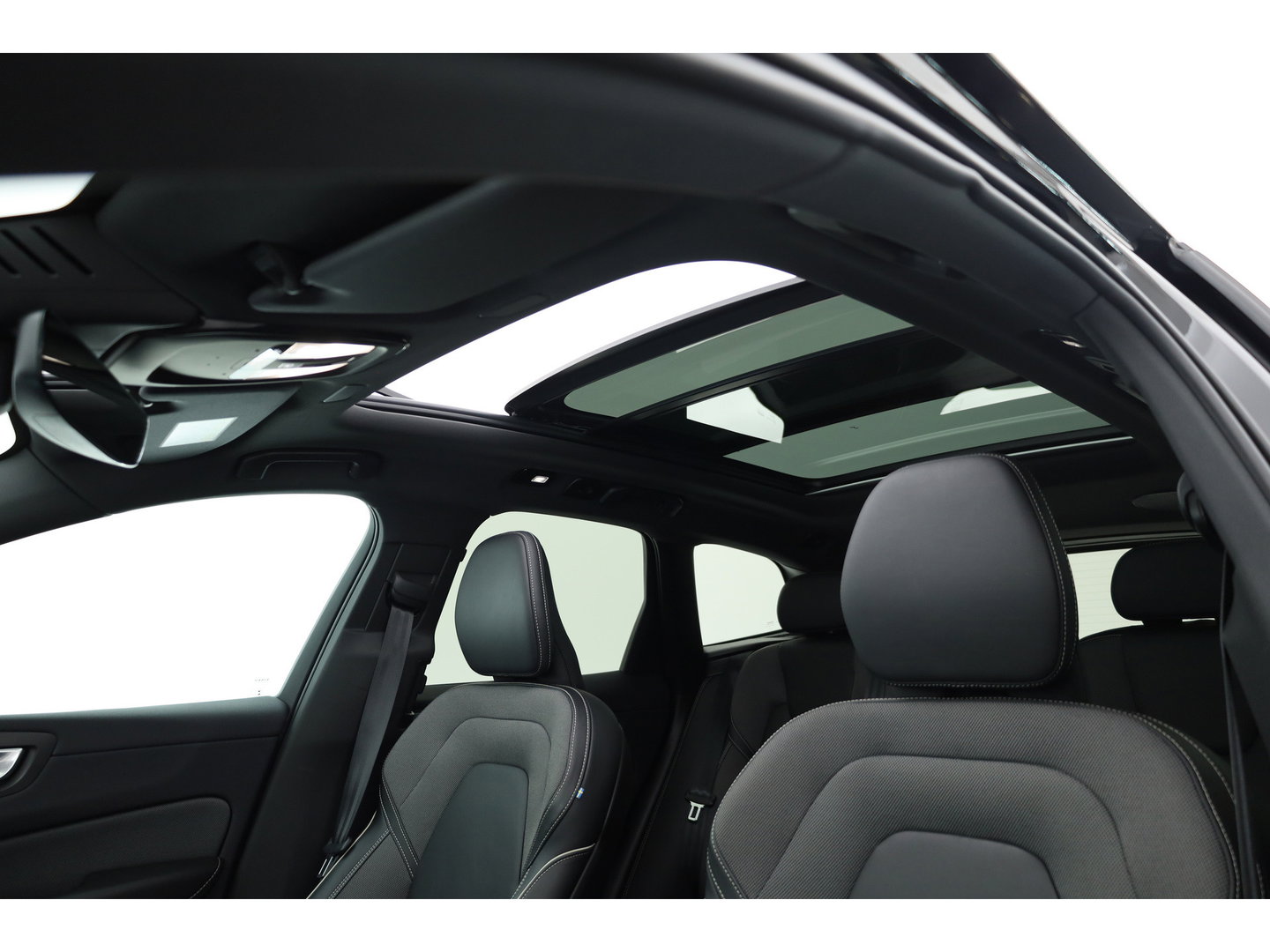 Volvo XC60 2.0 T8 Plug-in hybrid AWD Ultimate Dark | Bowers & Wilkins | 360 camera |  Head-up | Stoel + stuurverw. |