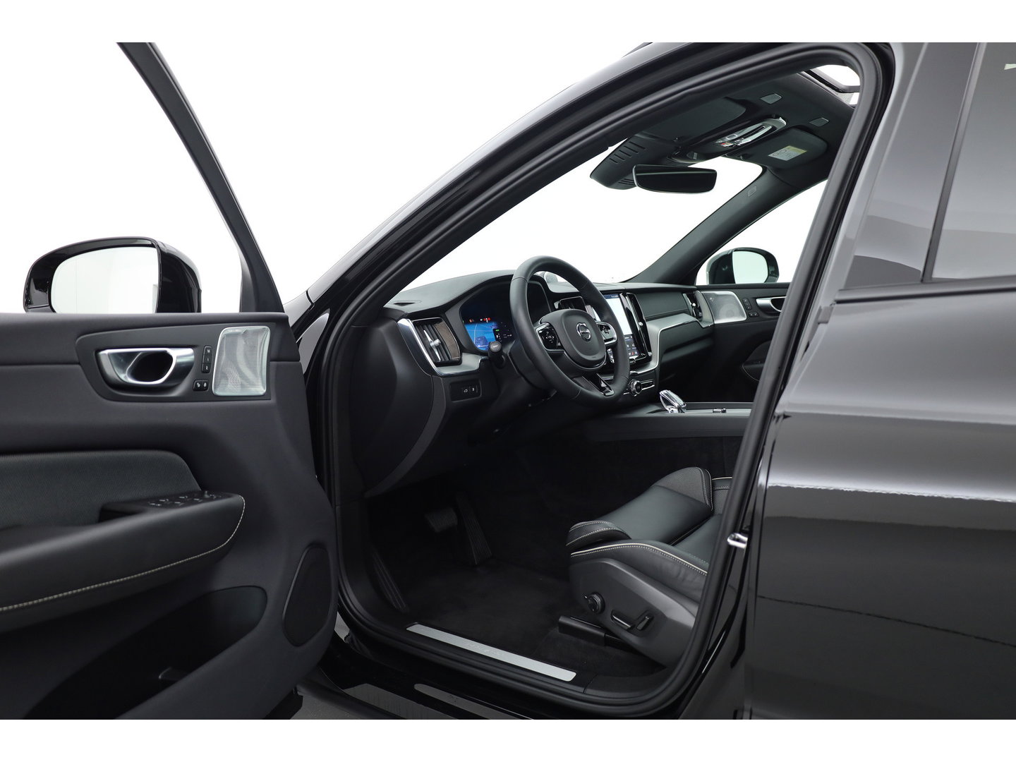 Volvo XC60 2.0 T8 Plug-in hybrid AWD Ultimate Dark | Bowers & Wilkins | 360 camera |  Head-up | Stoel + stuurverw. |