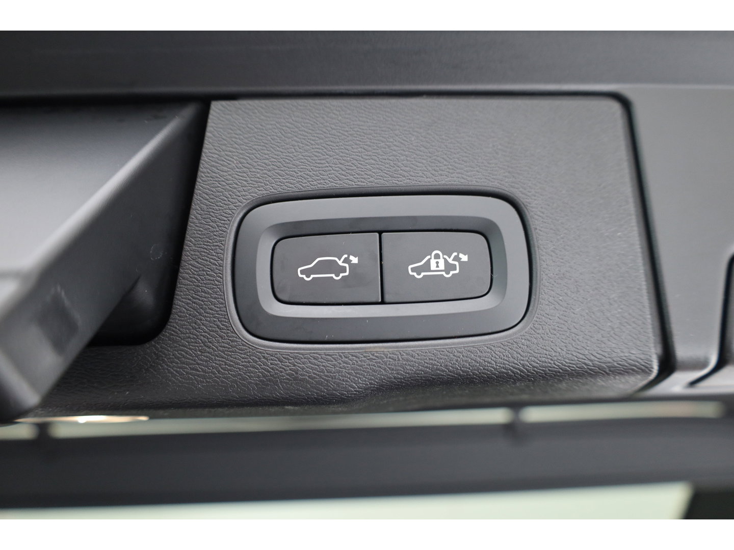 Volvo XC60 2.0 T8 Plug-in hybrid AWD Ultimate Dark | Bowers & Wilkins | 360 camera |  Head-up | Stoel + stuurverw. |
