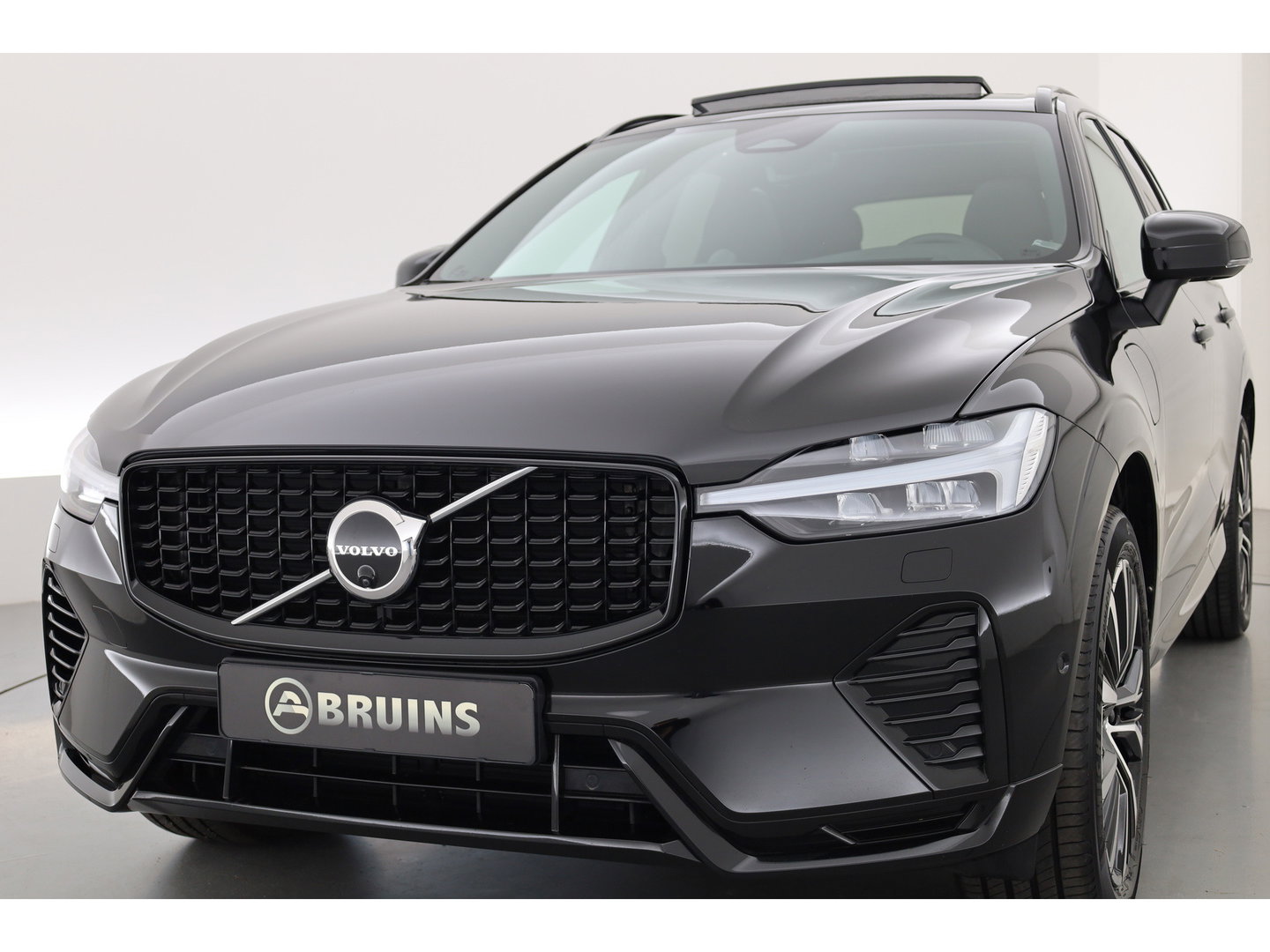 Volvo XC60 2.0 T8 Plug-in hybrid AWD Ultimate Dark | Bowers & Wilkins | 360 camera |  Head-up | Stoel + stuurverw. |