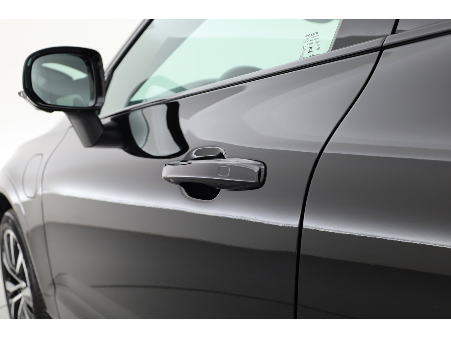 Volvo XC60 2.0 T8 Plug-in hybrid AWD Ultimate Dark | Bowers & Wilkins | 360 camera |  Head-up | Stoel + stuurverw. |