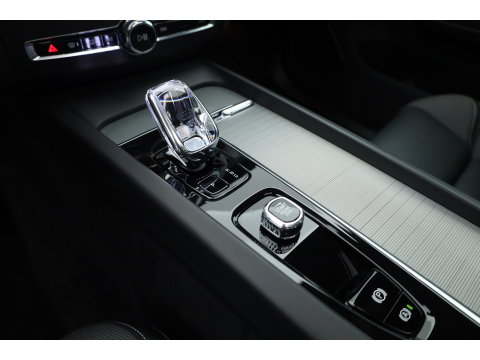 Volvo XC60 2.0 T8 Plug-in hybrid AWD Ultimate Dark | Bowers & Wilkins | 360 camera |  Head-up | Stoel + stuurverw. |