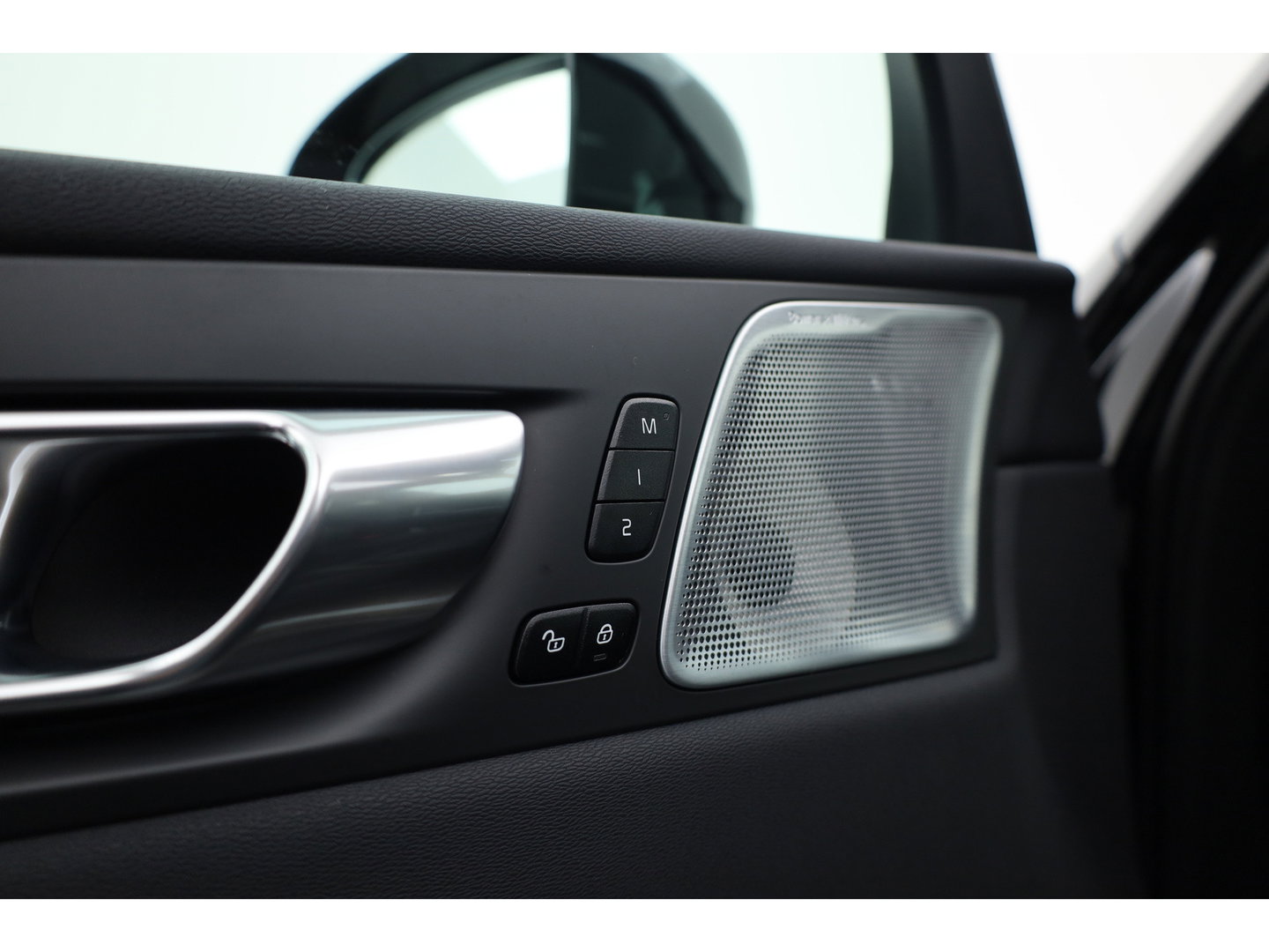 Volvo XC60 2.0 T8 Plug-in hybrid AWD Ultimate Dark | Bowers & Wilkins | 360 camera |  Head-up | Stoel + stuurverw. |