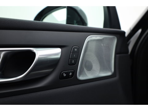 Volvo XC60 2.0 T8 Plug-in hybrid AWD Ultimate Dark | Bowers & Wilkins | 360 camera |  Head-up | Stoel + stuurverw. |