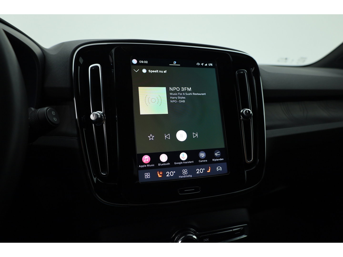 Volvo XC40 Recharge Twin Plus | 82 KWH | 535km WLTP | Trekhaak 1800kg | elek. stoelen | warmtepomp |