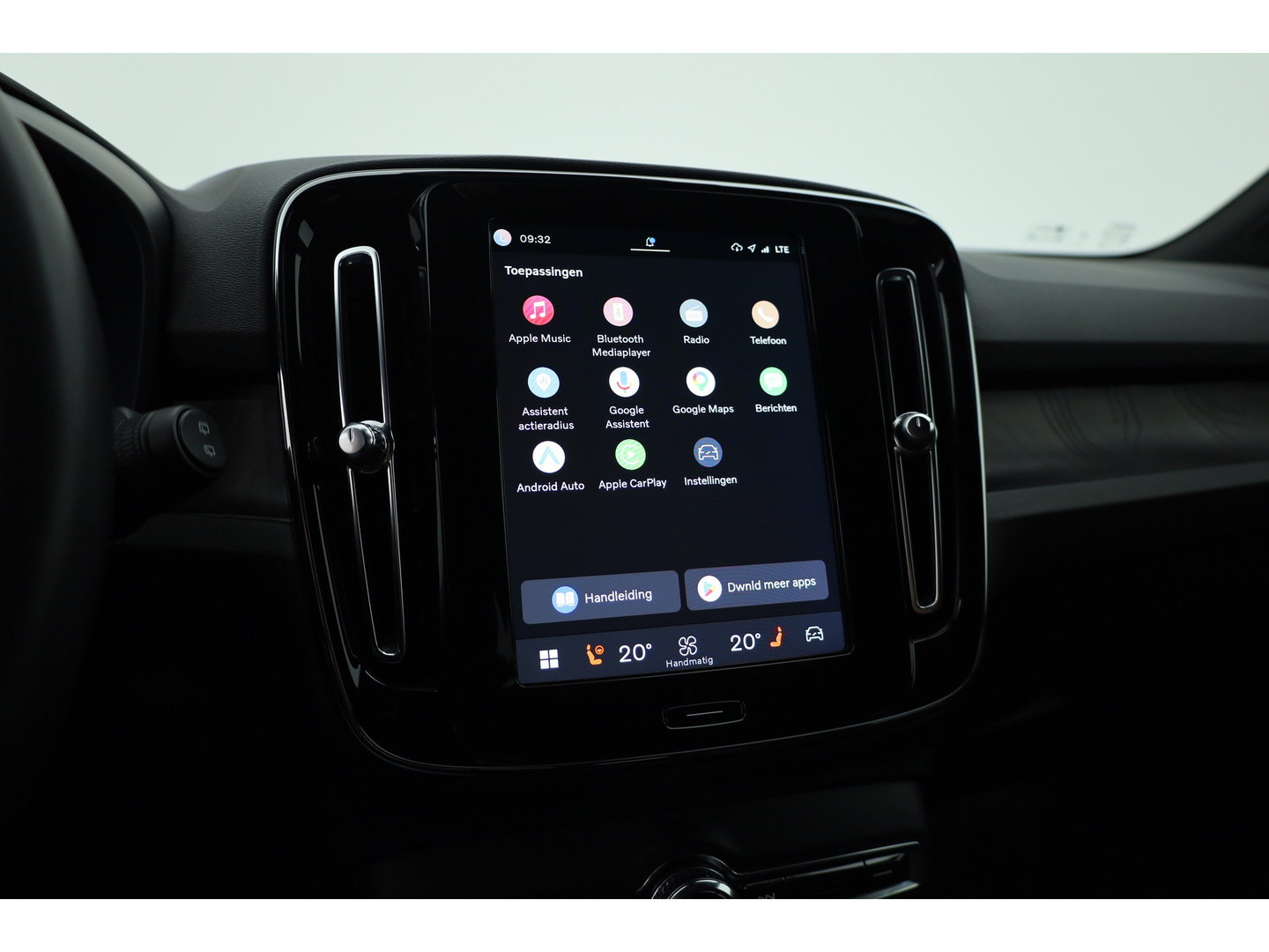 Volvo XC40 Recharge Twin Plus | 82 KWH | 535km WLTP | Trekhaak 1800kg | elek. stoelen | warmtepomp |