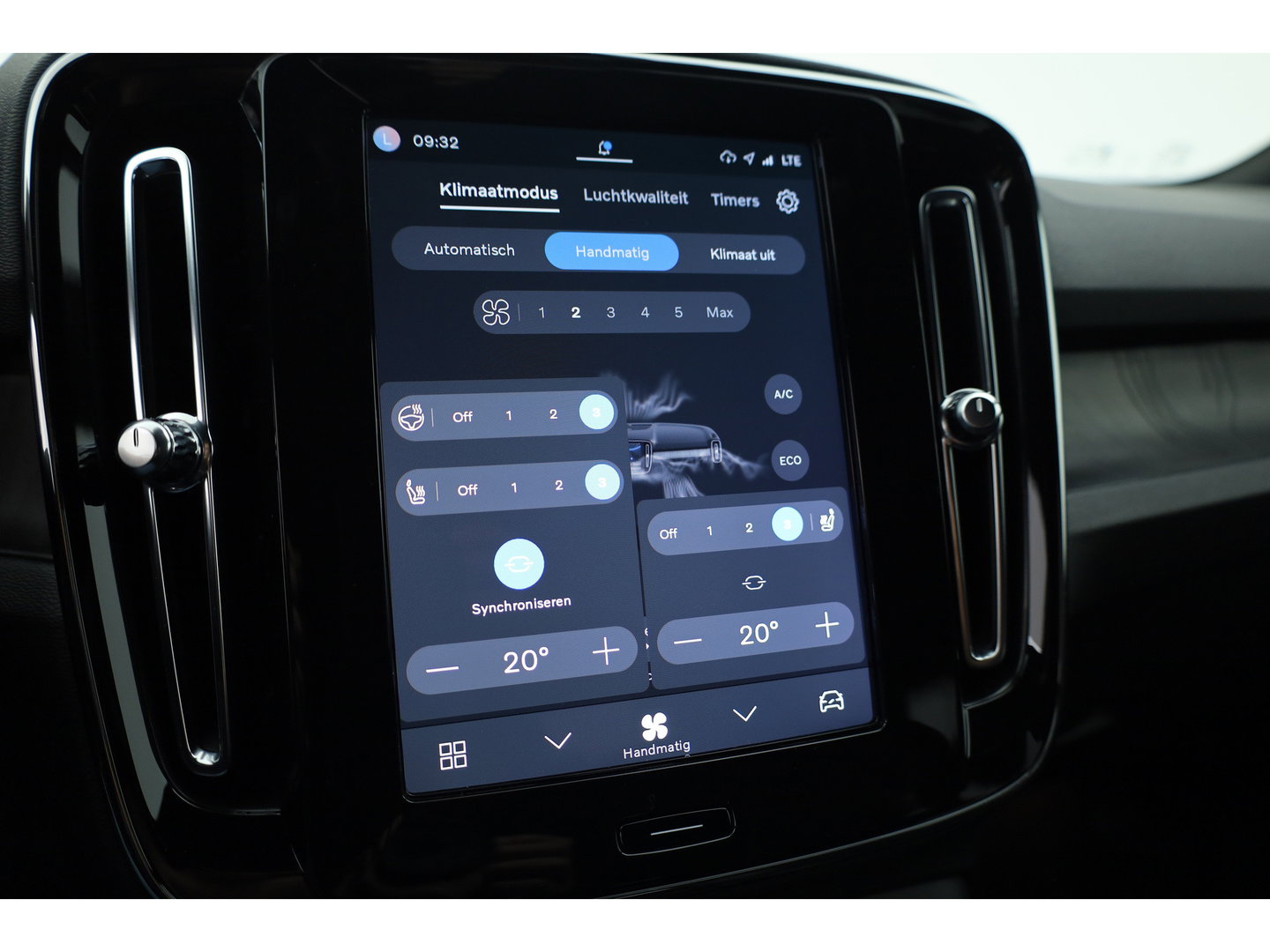 Volvo XC40 Recharge Twin Plus | 82 KWH | 535km WLTP | Trekhaak 1800kg | elek. stoelen | warmtepomp |