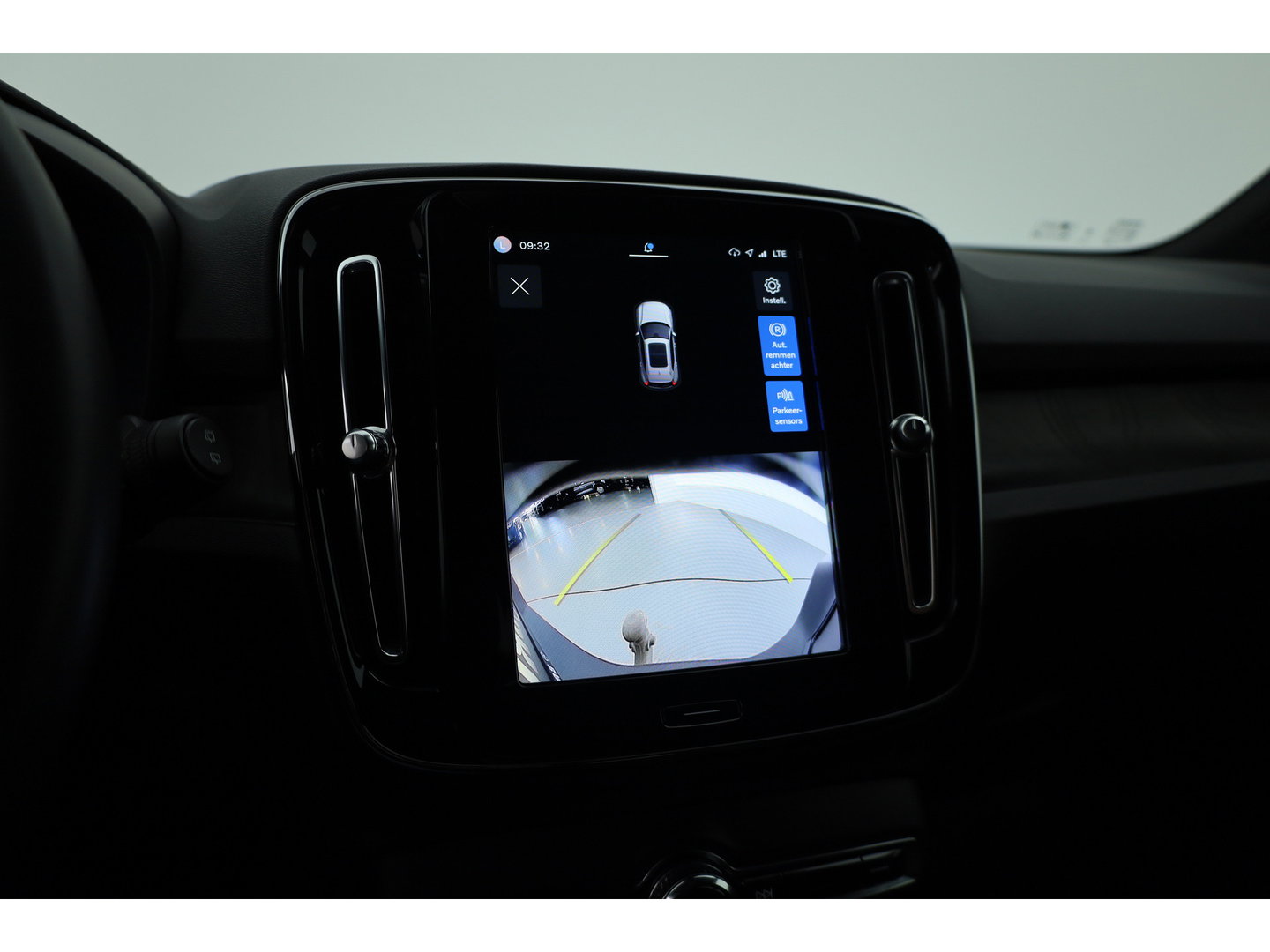 Volvo XC40 Recharge Twin Plus | 82 KWH | 535km WLTP | Trekhaak 1800kg | elek. stoelen | warmtepomp |