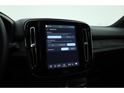 Volvo XC40 Recharge Twin Plus | 82 KWH | 535km WLTP | Trekhaak 1800kg | elek. stoelen | warmtepomp |