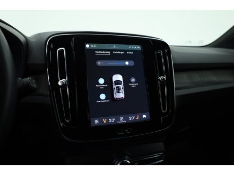 Volvo XC40 Recharge Twin Plus | 82 KWH | 535km WLTP | Trekhaak 1800kg | elek. stoelen | warmtepomp |
