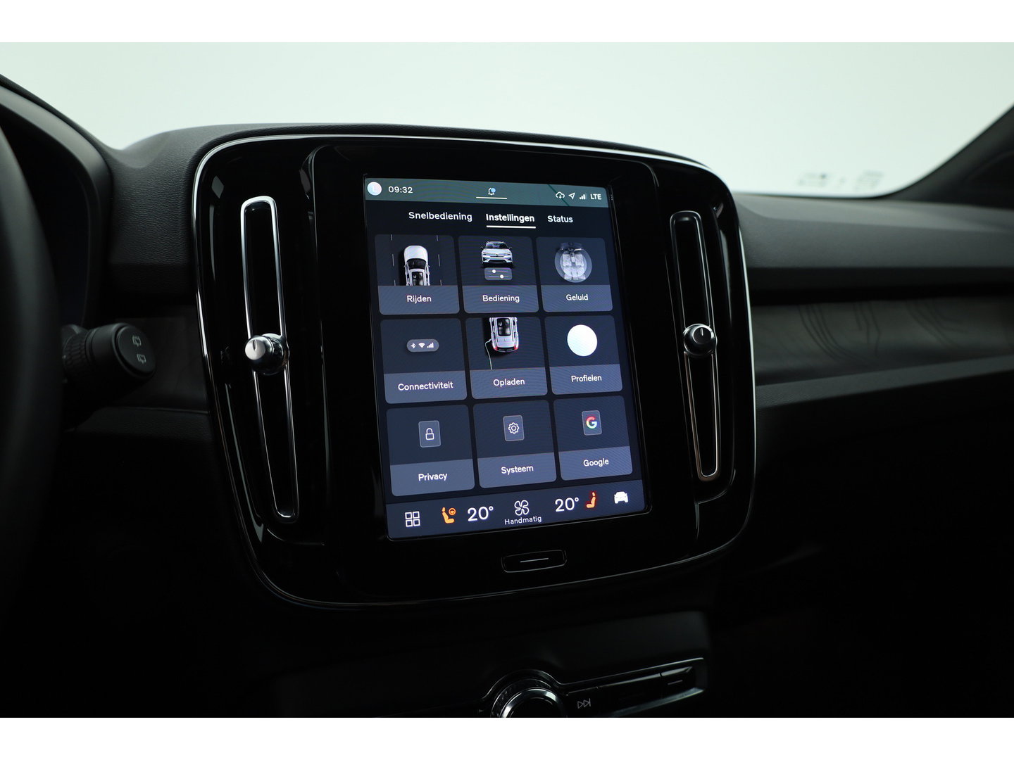 Volvo XC40 Recharge Twin Plus | 82 KWH | 535km WLTP | Trekhaak 1800kg | elek. stoelen | warmtepomp |
