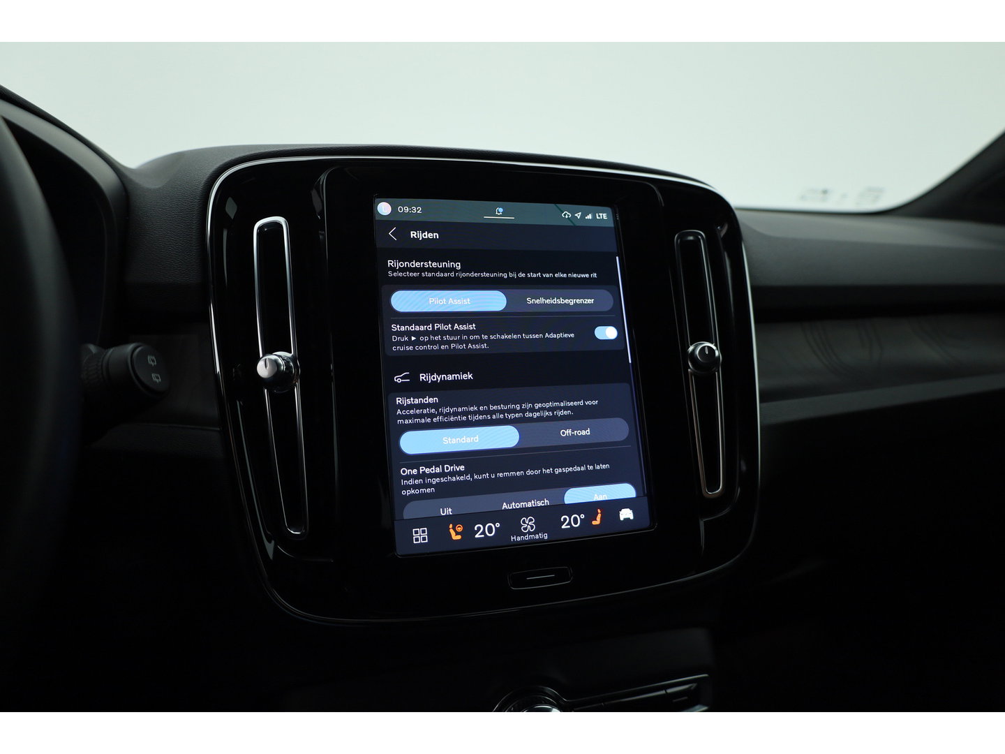Volvo XC40 Recharge Twin Plus | 82 KWH | 535km WLTP | Trekhaak 1800kg | elek. stoelen | warmtepomp |