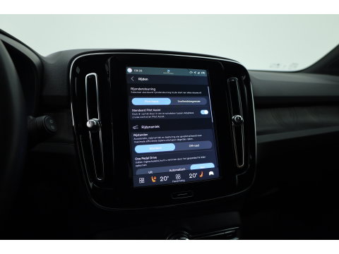 Volvo XC40 Recharge Twin Plus | 82 KWH | 535km WLTP | Trekhaak 1800kg | elek. stoelen | warmtepomp |