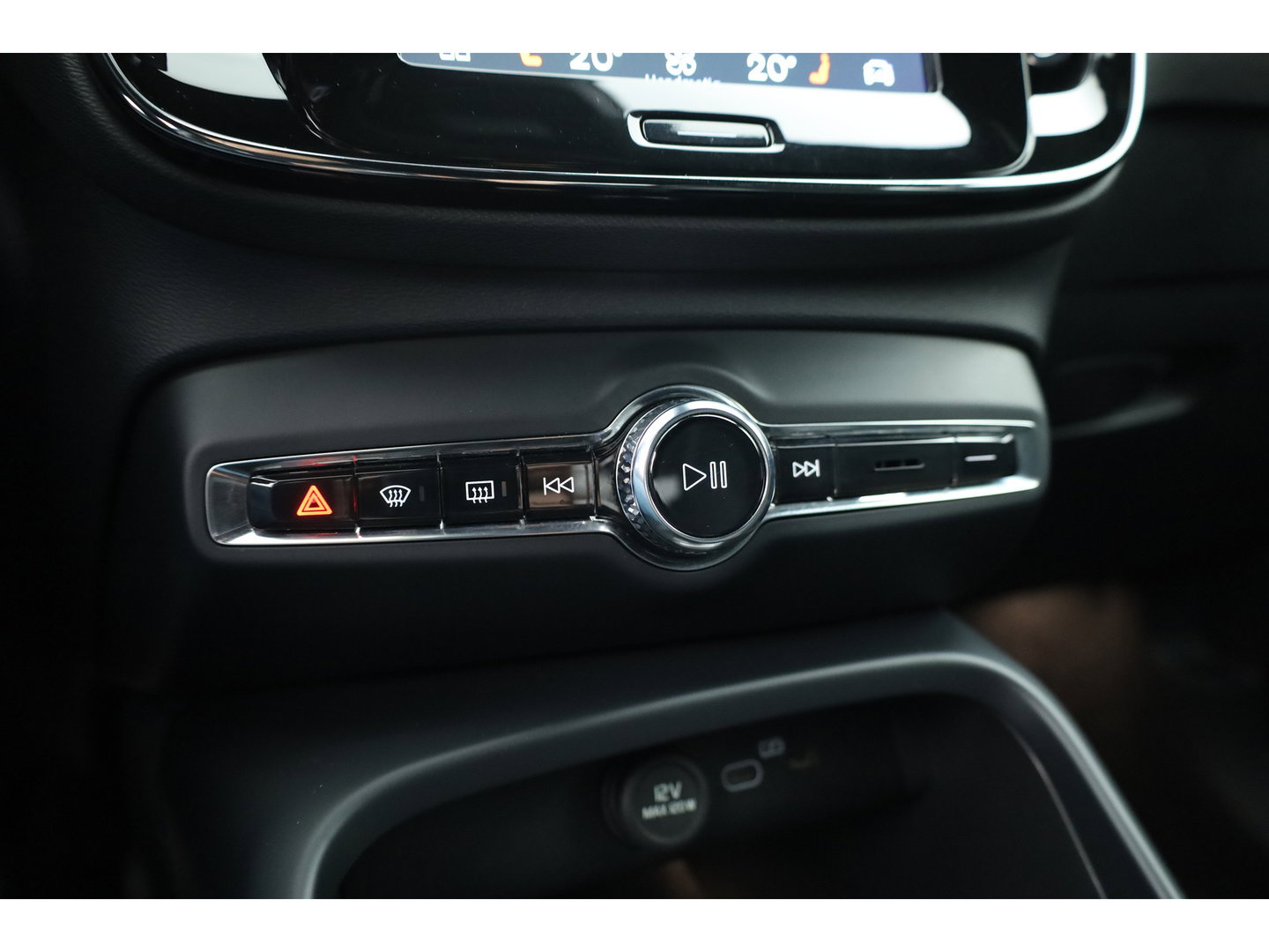 Volvo XC40 Recharge Twin Plus | 82 KWH | 535km WLTP | Trekhaak 1800kg | elek. stoelen | warmtepomp |