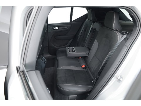 Volvo XC40 Recharge Twin Plus | 82 KWH | 535km WLTP | Trekhaak 1800kg | elek. stoelen | warmtepomp |