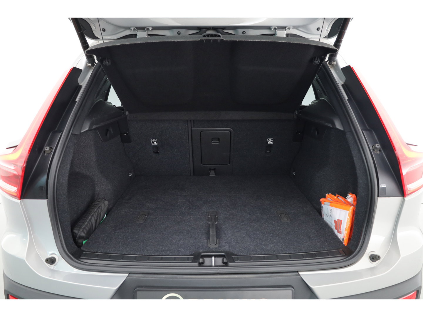 Volvo XC40 Recharge Twin Plus | 82 KWH | 535km WLTP | Trekhaak 1800kg | elek. stoelen | warmtepomp |
