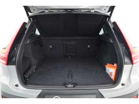 Volvo XC40 Recharge Twin Plus | 82 KWH | 535km WLTP | Trekhaak 1800kg | elek. stoelen | warmtepomp |
