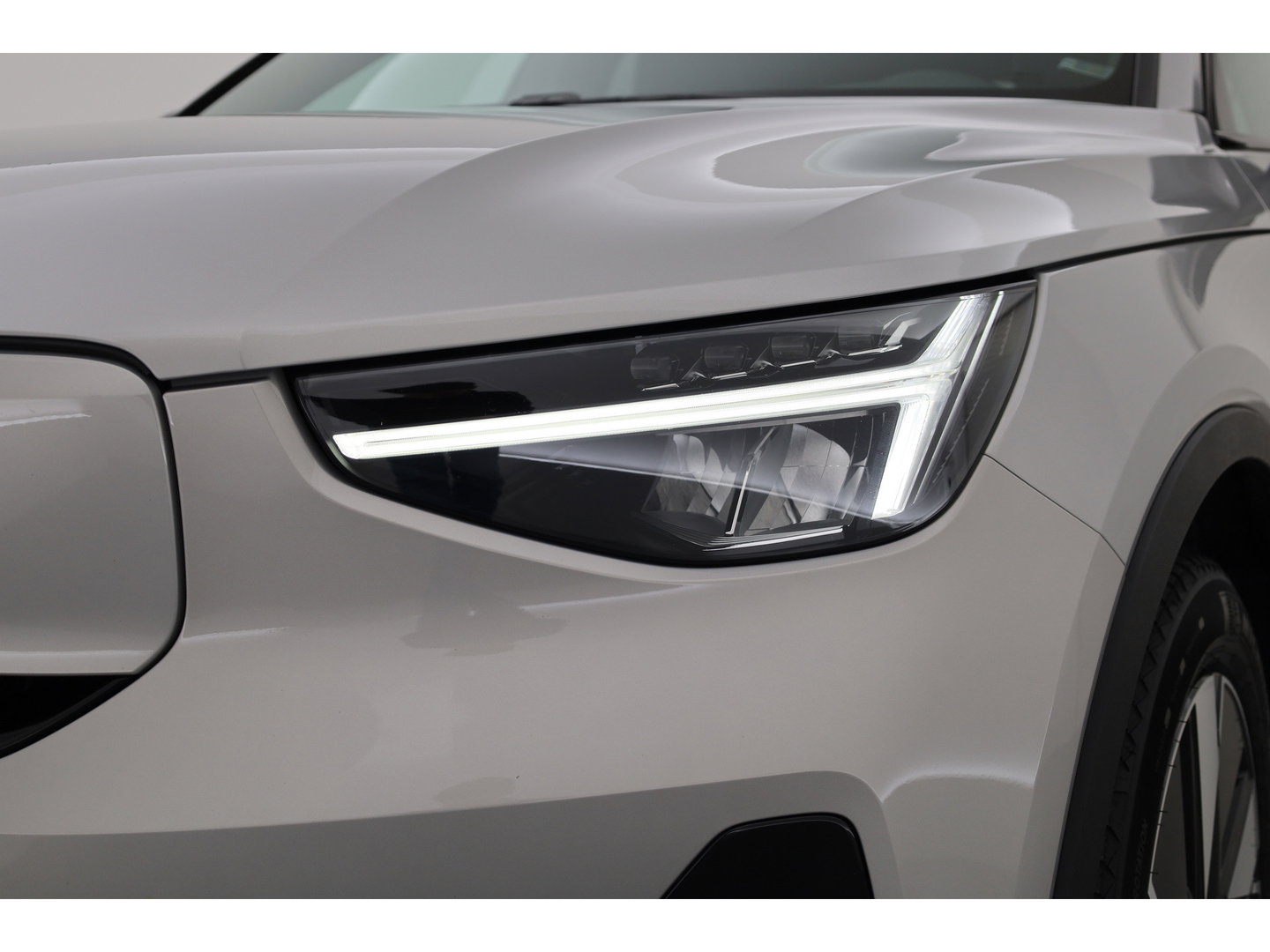 Volvo XC40 Recharge Twin Plus | 82 KWH | 535km WLTP | Trekhaak 1800kg | elek. stoelen | warmtepomp |