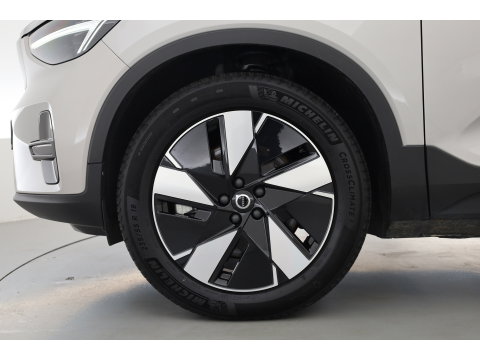 Volvo XC40 Recharge Twin Plus | 82 KWH | 535km WLTP | Trekhaak 1800kg | elek. stoelen | warmtepomp |