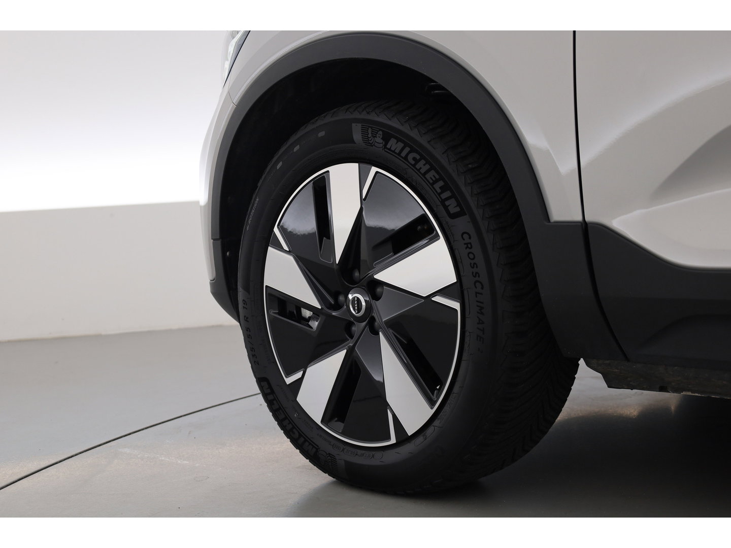Volvo XC40 Recharge Twin Plus | 82 KWH | 535km WLTP | Trekhaak 1800kg | elek. stoelen | warmtepomp |