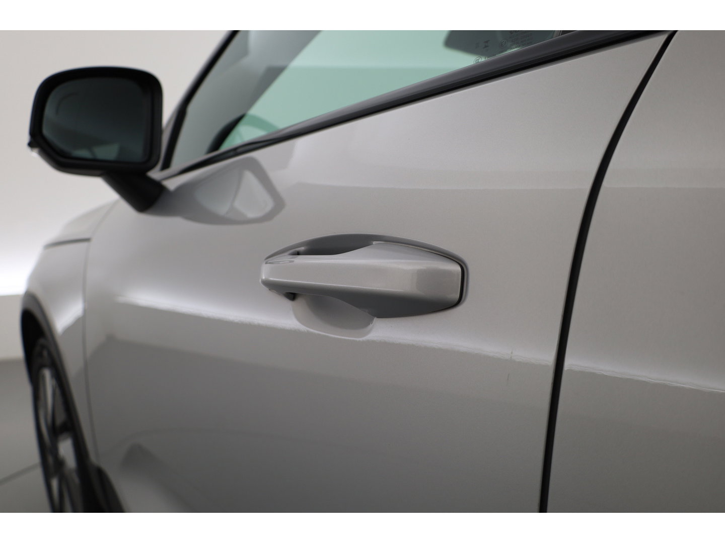 Volvo XC40 Recharge Twin Plus | 82 KWH | 535km WLTP | Trekhaak 1800kg | elek. stoelen | warmtepomp |