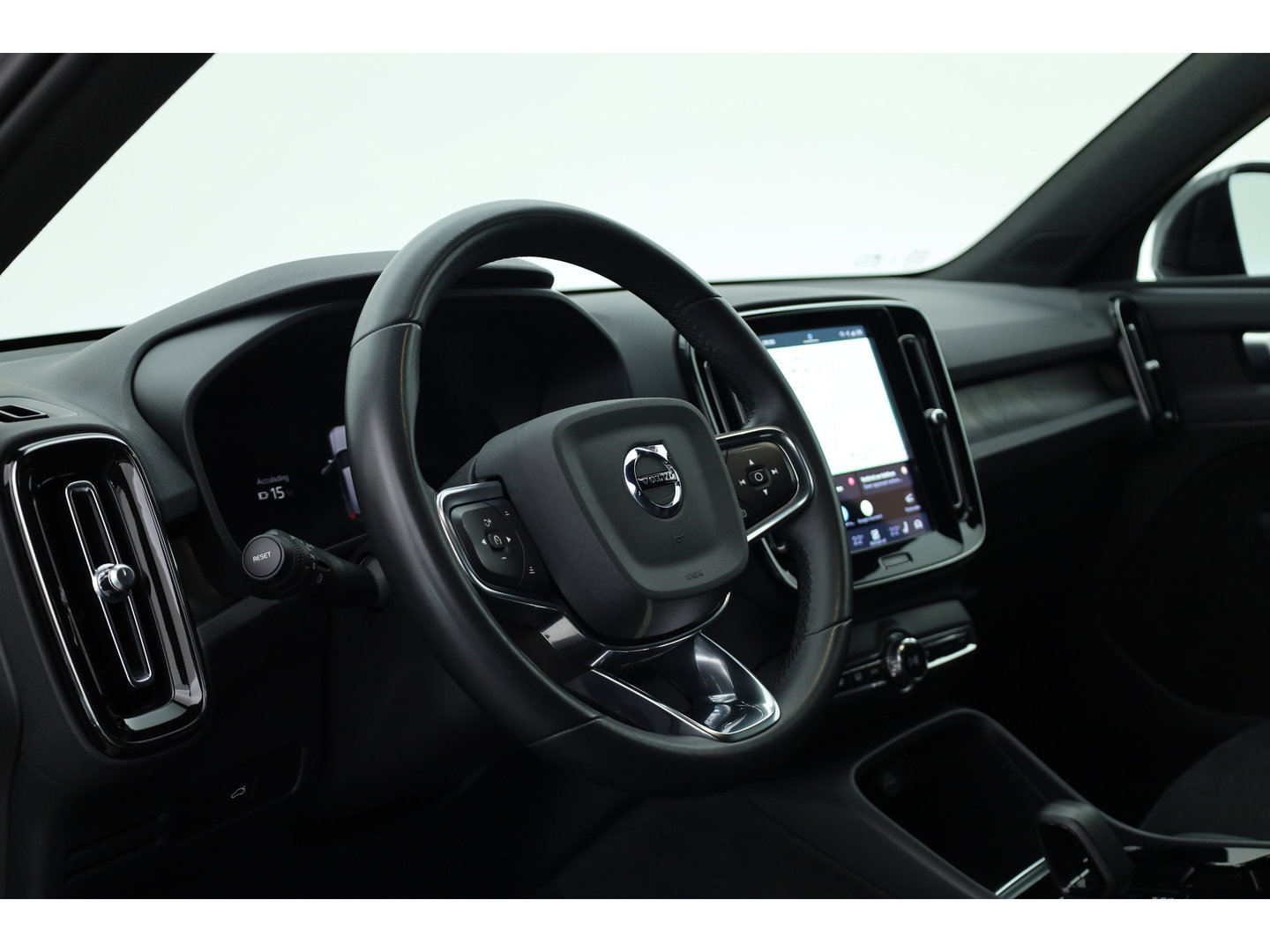 Volvo XC40 Recharge Twin Plus | 82 KWH | 535km WLTP | Trekhaak 1800kg | elek. stoelen | warmtepomp |