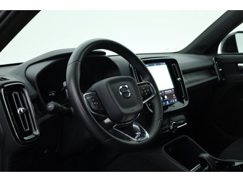 Volvo XC40 Recharge Twin Plus | 82 KWH | 535km WLTP | Trekhaak 1800kg | elek. stoelen | warmtepomp |