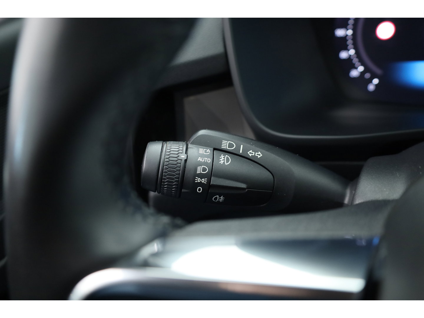 Volvo XC40 Recharge Twin Plus | 82 KWH | 535km WLTP | Trekhaak 1800kg | elek. stoelen | warmtepomp |