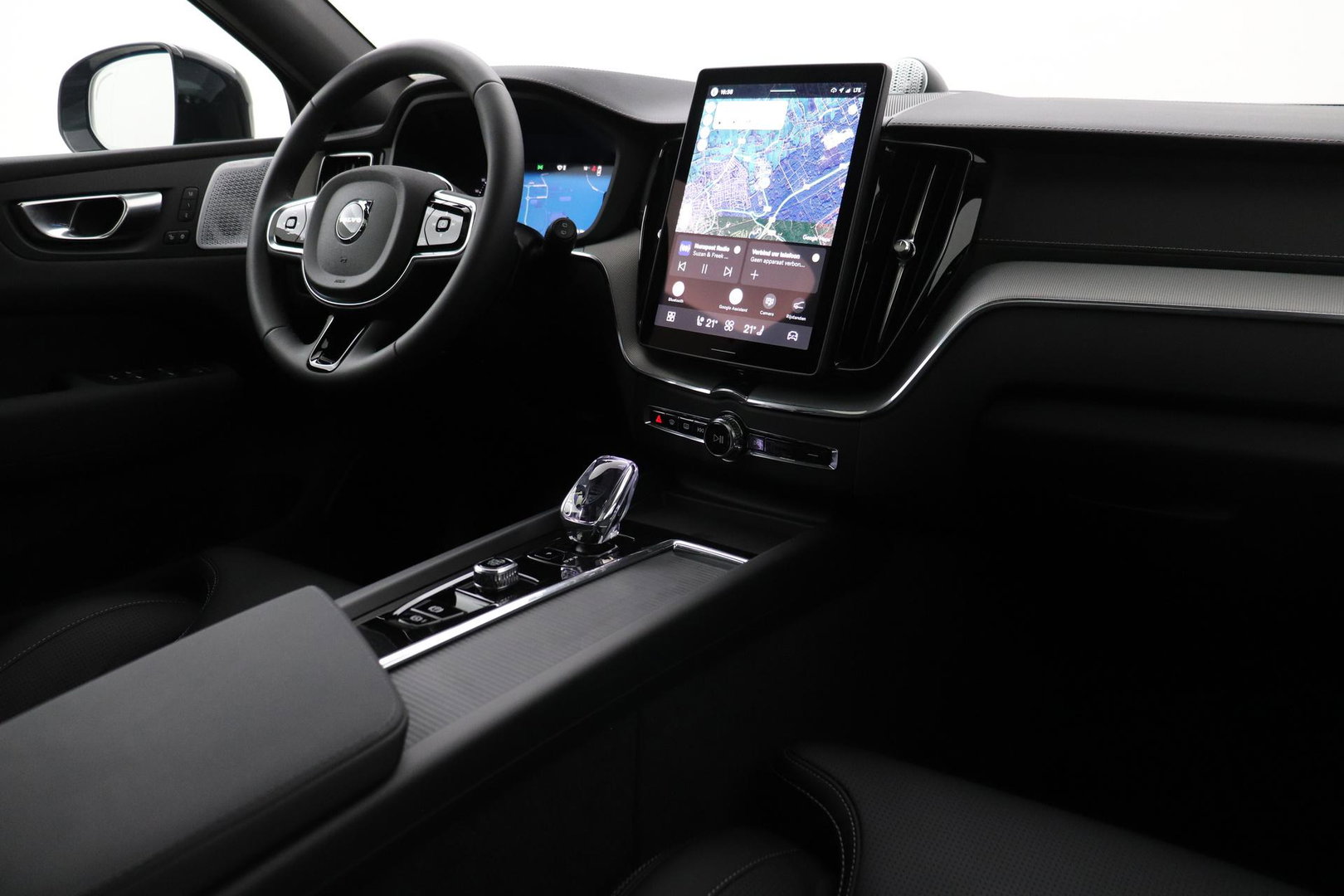 Volvo XC60 T6 Ultra Black Edition | Luchtvering | Bowers&Wilkins | Stoelventilatie | ACC | Trekhaak