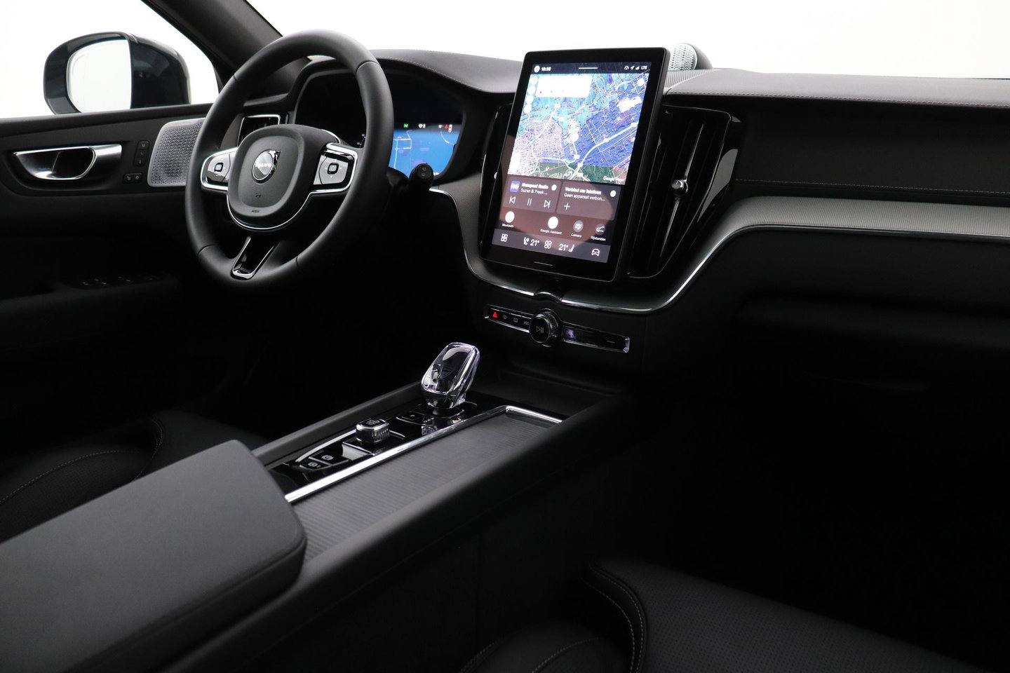 Volvo XC60 T6 Ultra Black Edition | Luchtvering | Bowers&Wilkins | Stoelventilatie | ACC | Trekhaak