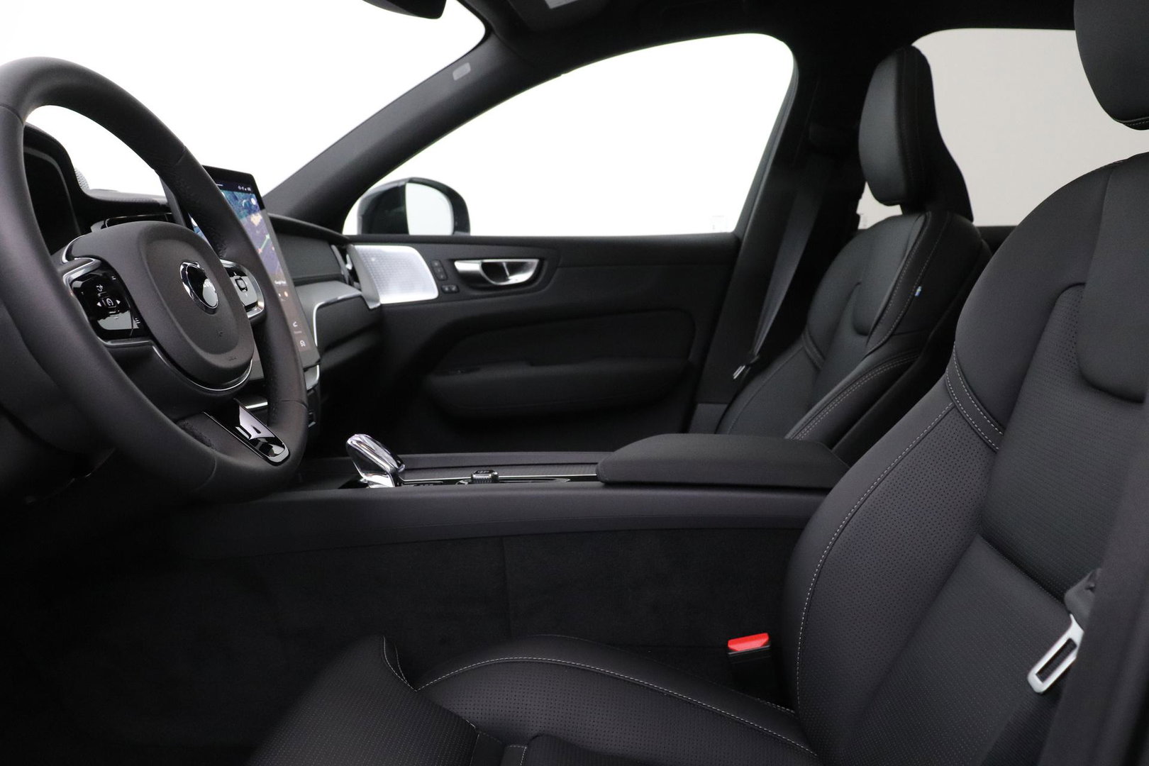 Volvo XC60 T6 Ultra Black Edition | Luchtvering | Bowers&Wilkins | Stoelventilatie | ACC | Trekhaak
